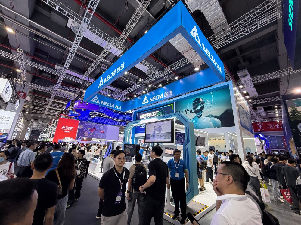 硬核亮相2025年工博会：伊博特机器人焊接除尘方案成行业新标杆